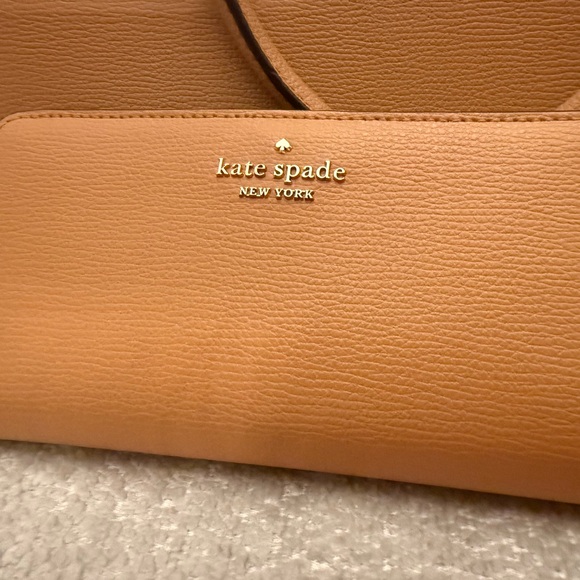 Kate Spade purse and with a wallet it’s tan - Picture 4 of 5